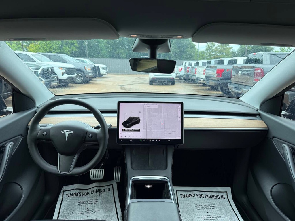 Tesla Model Y Vehicle Full-screen Gallery Image 17