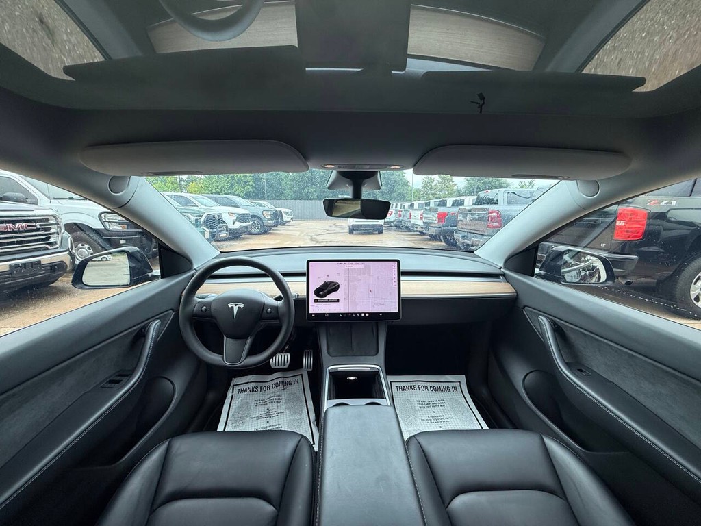 Tesla Model Y Vehicle Full-screen Gallery Image 18