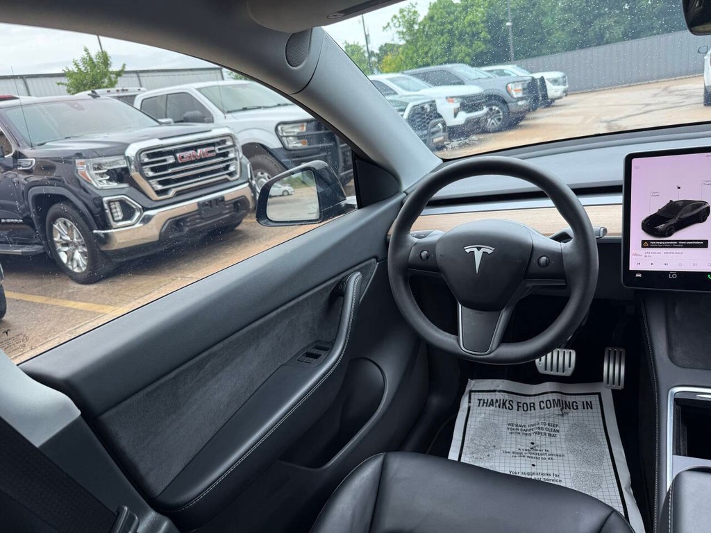 Tesla Model Y Vehicle Full-screen Gallery Image 19