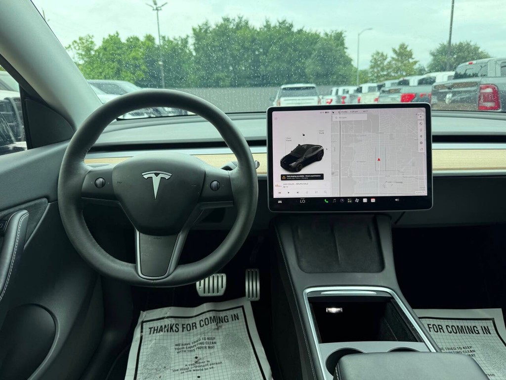 Tesla Model Y Vehicle Full-screen Gallery Image 21