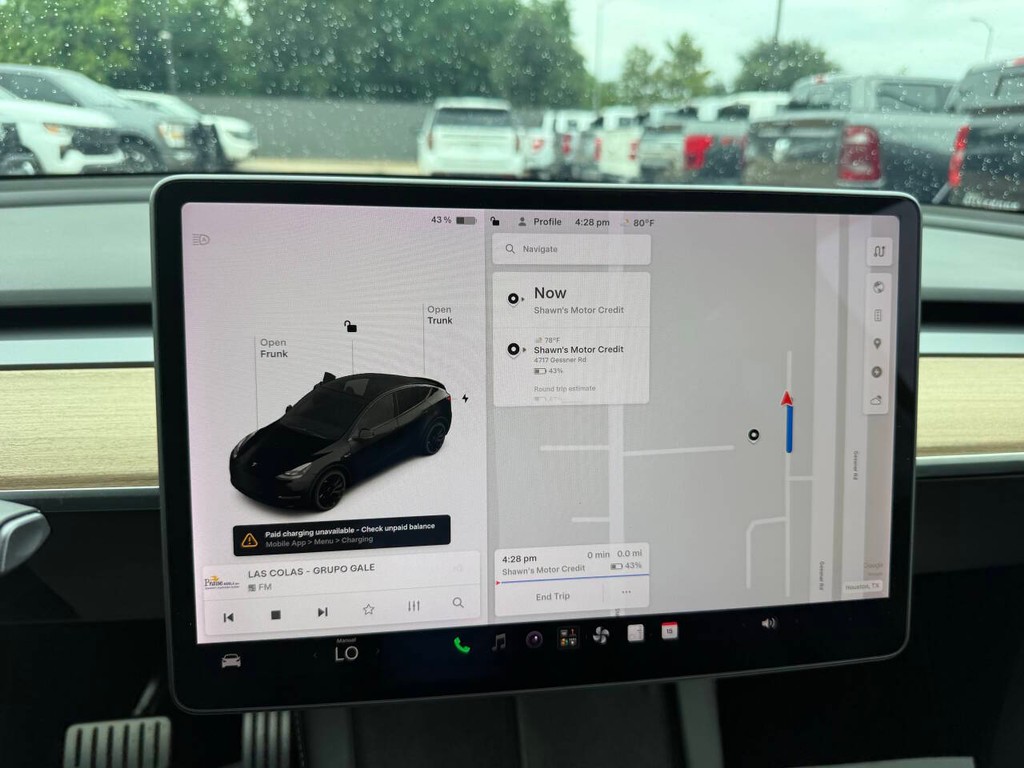 Tesla Model Y Vehicle Full-screen Gallery Image 24