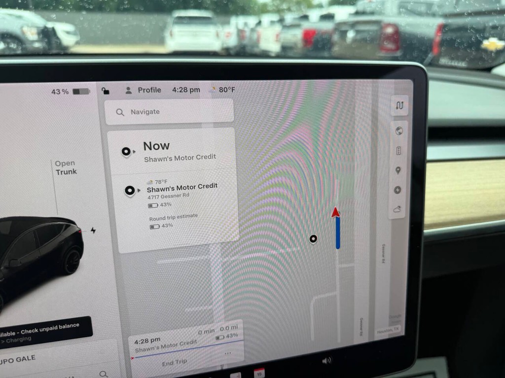 Tesla Model Y Vehicle Full-screen Gallery Image 25
