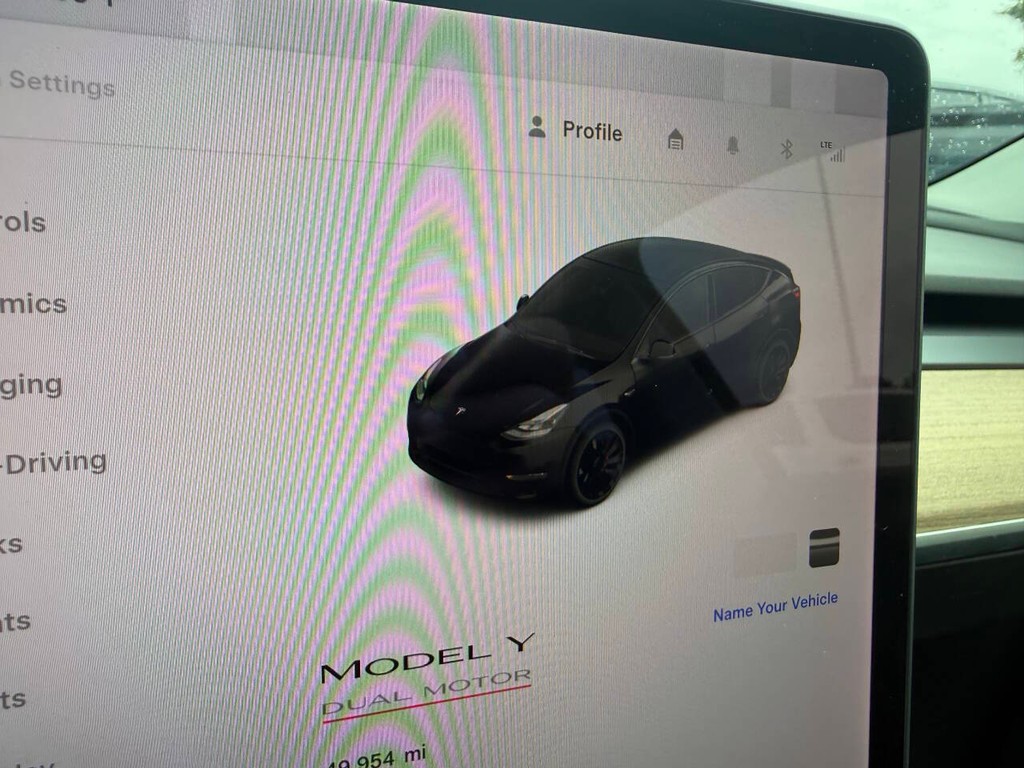Tesla Model Y Vehicle Full-screen Gallery Image 26