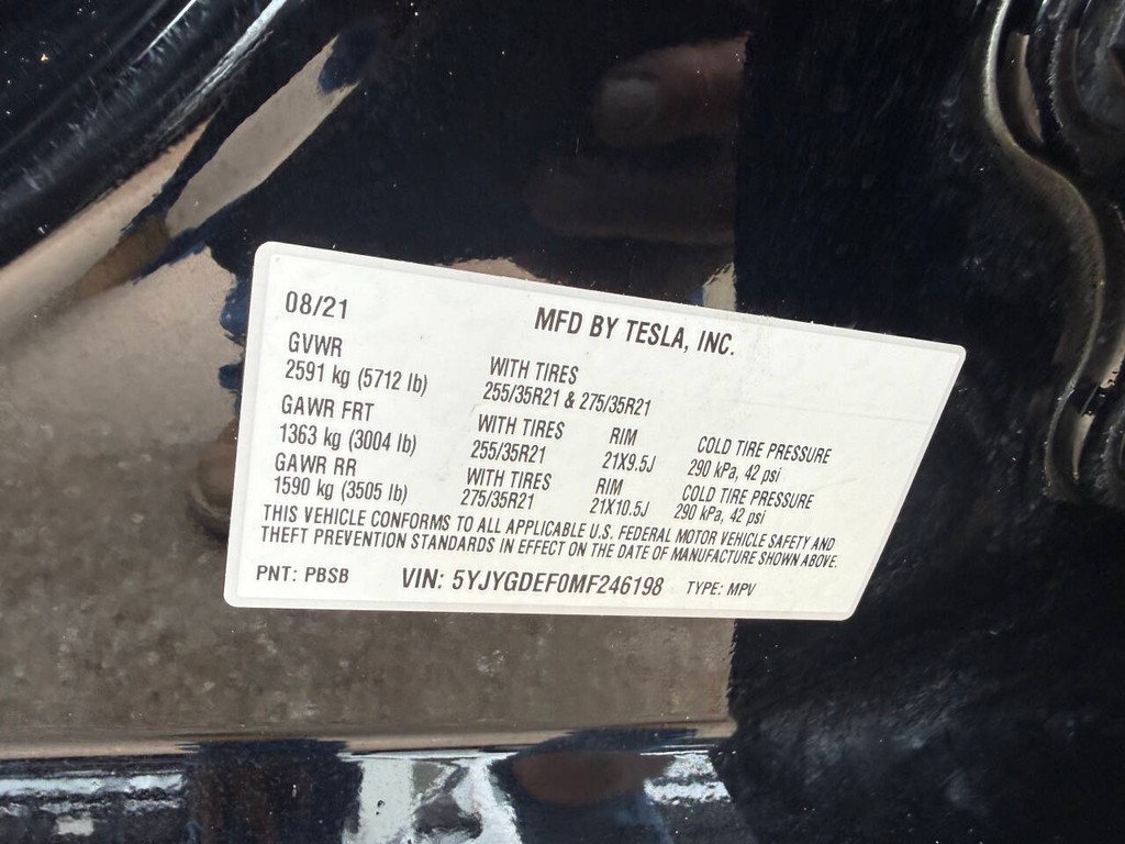Tesla Model Y Vehicle Full-screen Gallery Image 34