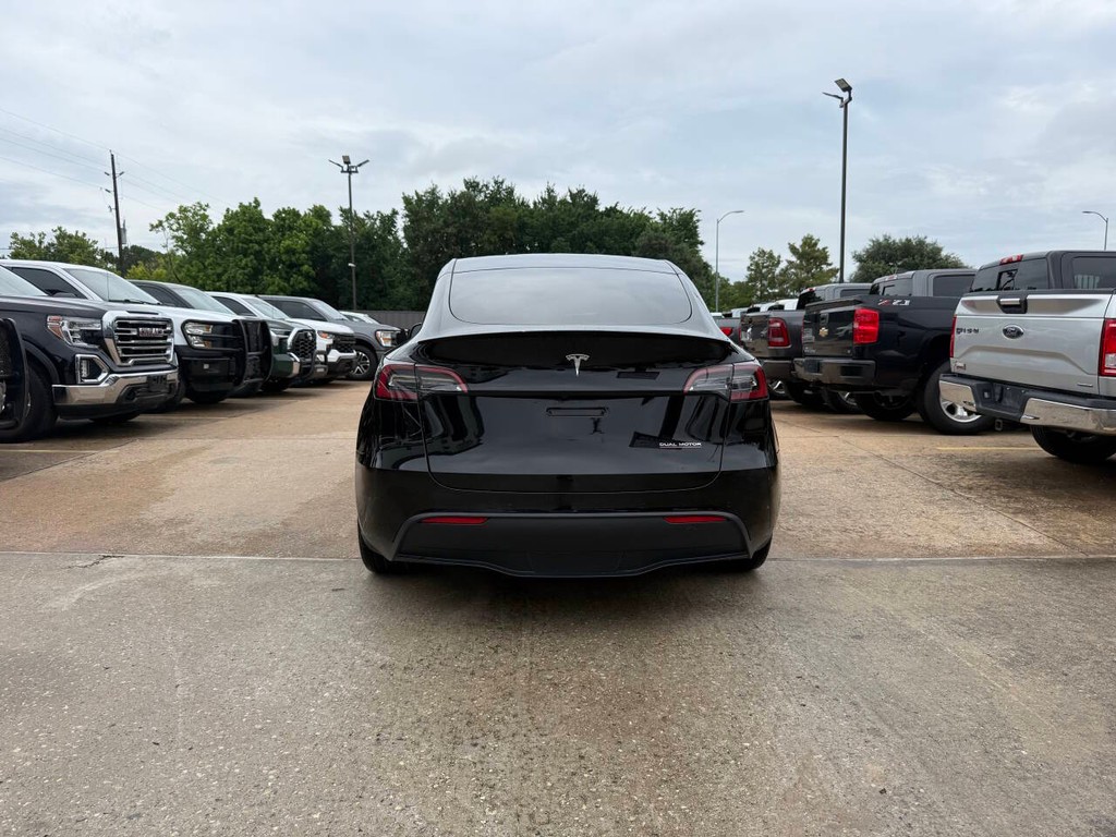 Tesla Model Y Vehicle Full-screen Gallery Image 39