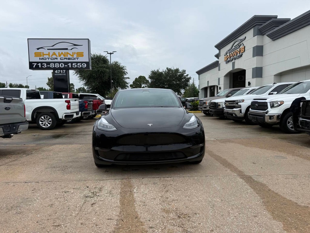 Tesla Model Y Vehicle Full-screen Gallery Image 41