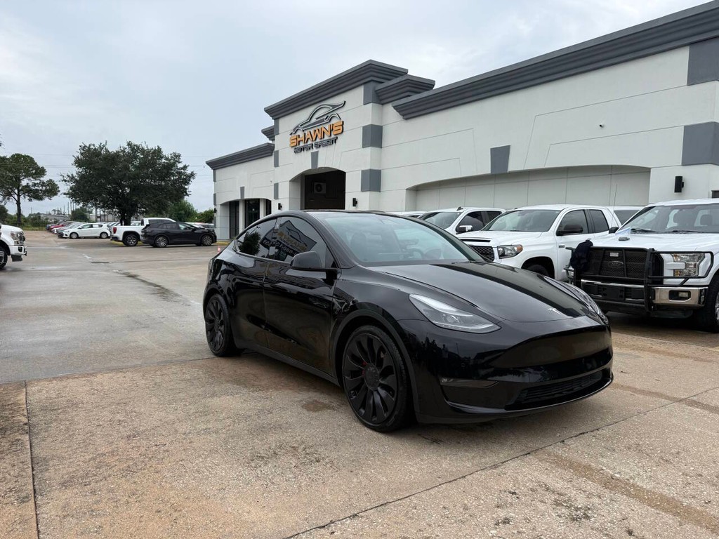 Tesla Model Y Vehicle Full-screen Gallery Image 42