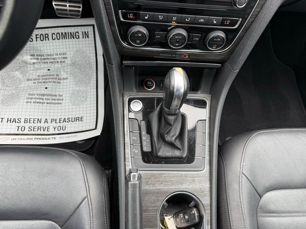 Volkswagen Passat Vehicle Full-screen Gallery Image 28