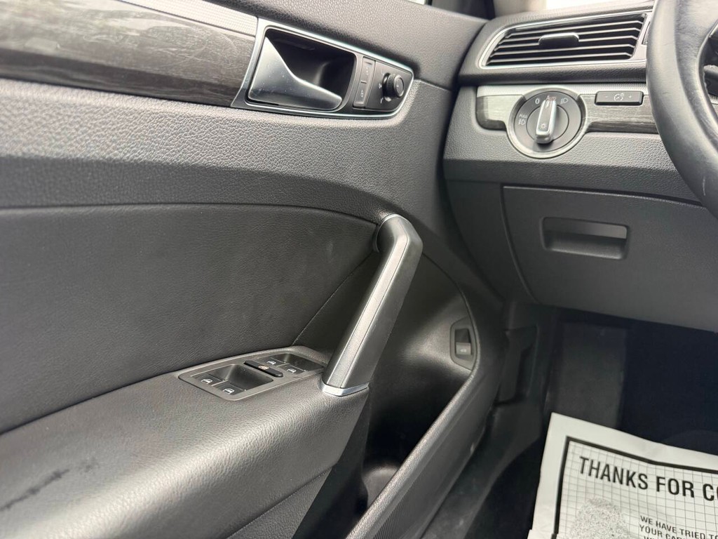 Volkswagen Passat Vehicle Full-screen Gallery Image 29