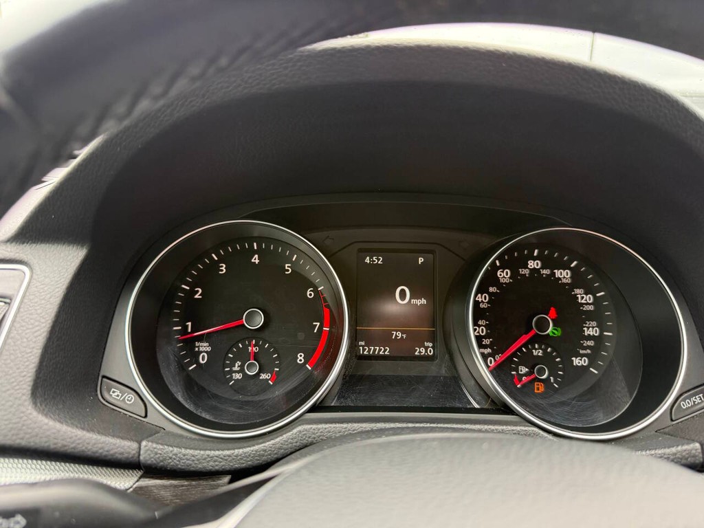 Volkswagen Passat Vehicle Full-screen Gallery Image 30