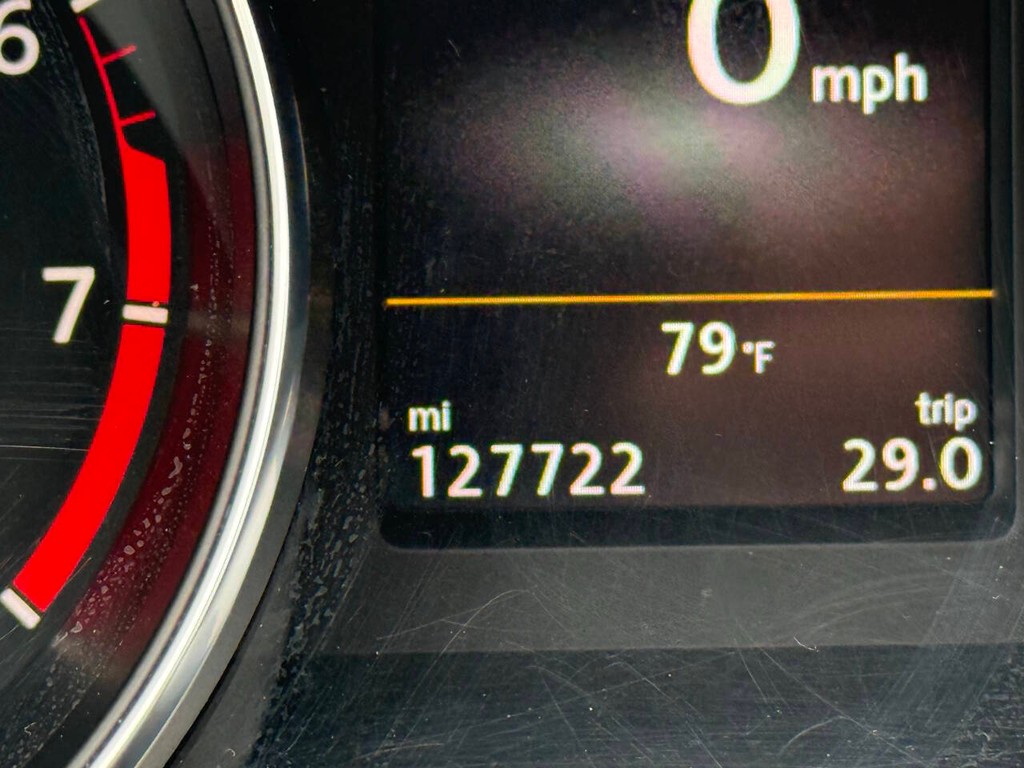 Volkswagen Passat Vehicle Full-screen Gallery Image 31
