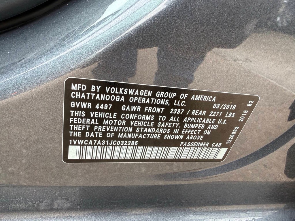 Volkswagen Passat Vehicle Full-screen Gallery Image 32