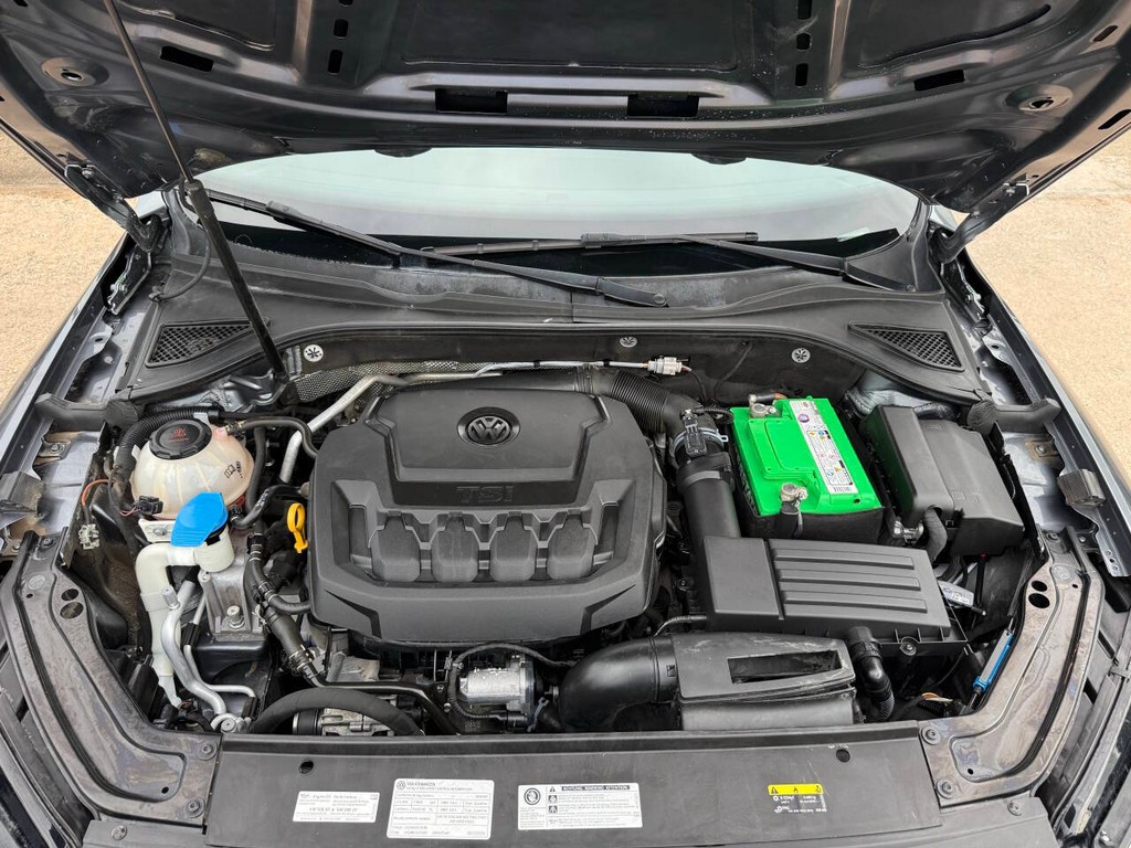 Volkswagen Passat Vehicle Full-screen Gallery Image 33