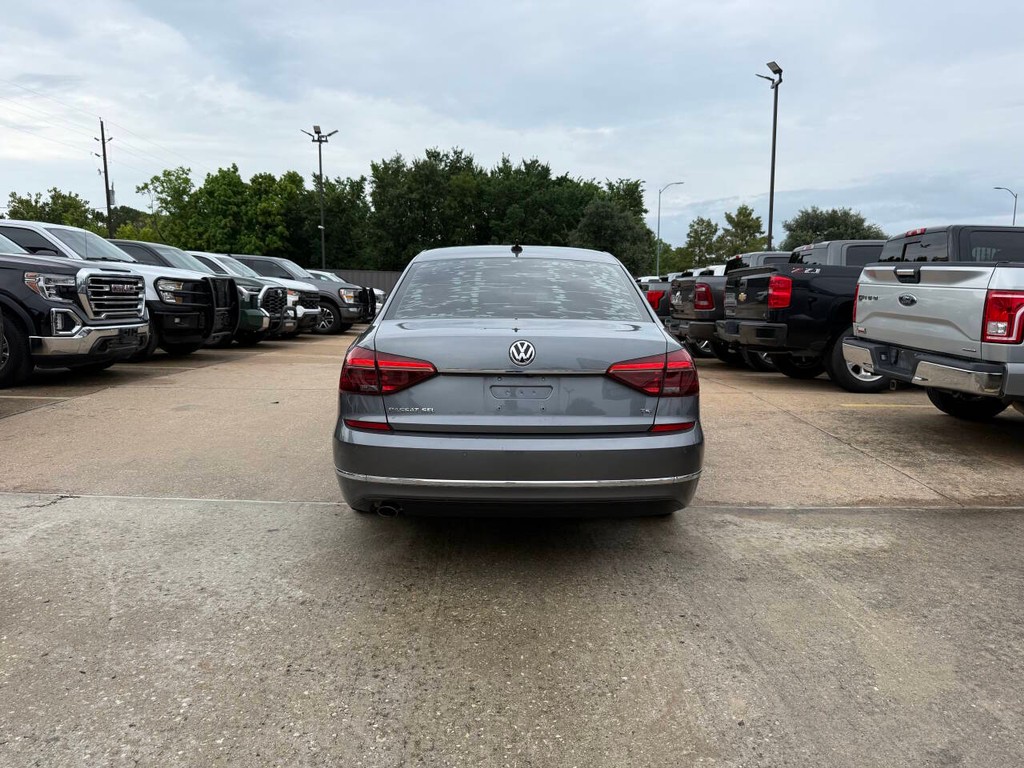 Volkswagen Passat Vehicle Full-screen Gallery Image 36