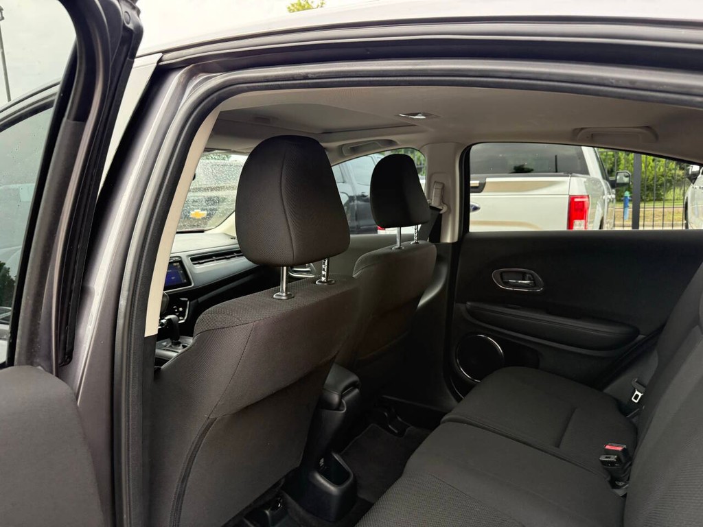 Honda HR-V Vehicle Full-screen Gallery Image 12