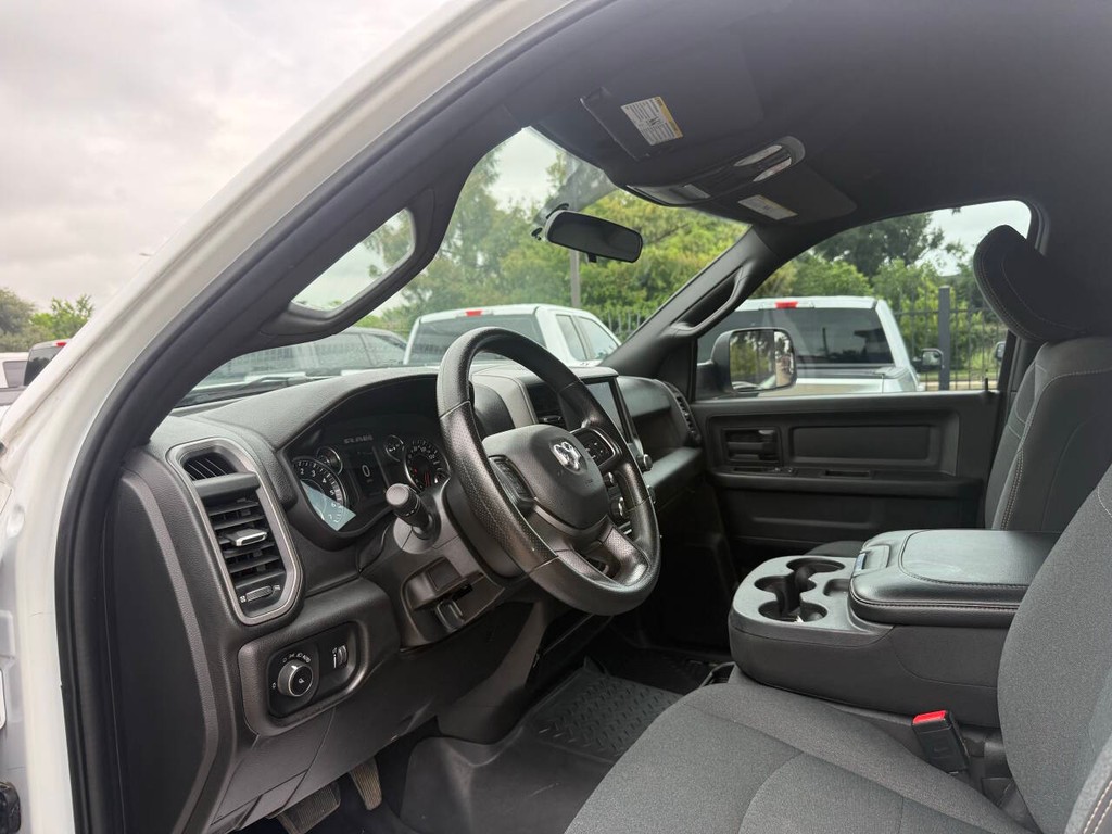 Ram 2500 Vehicle Full-screen Gallery Image 06