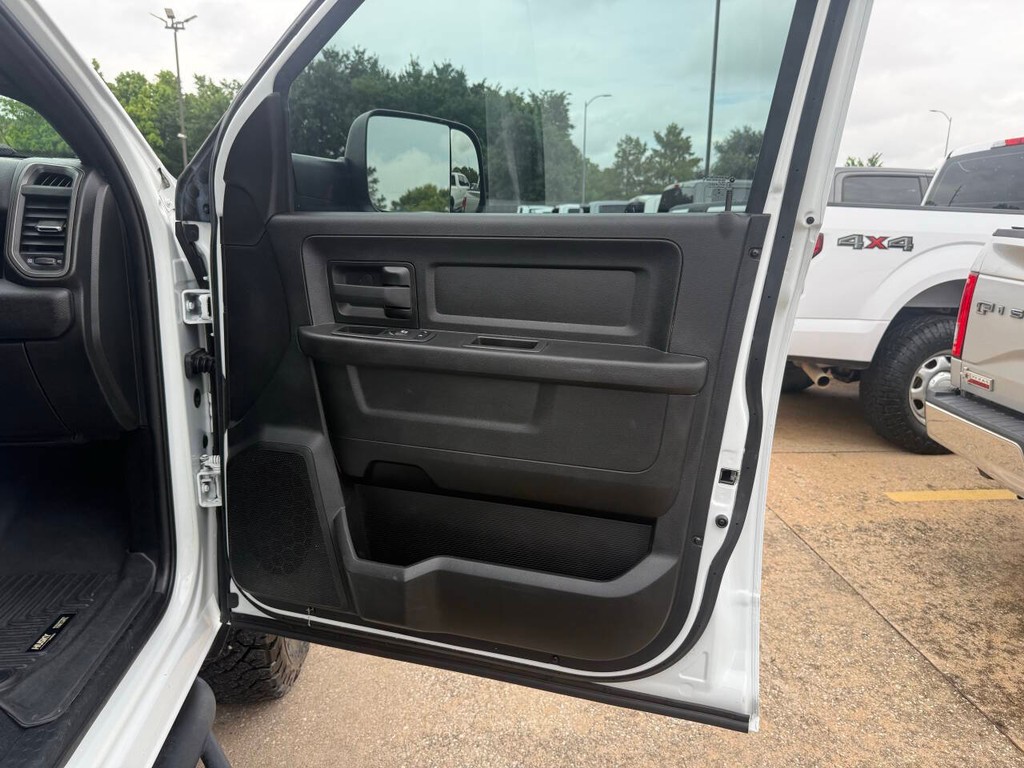 Ram 2500 Vehicle Full-screen Gallery Image 11