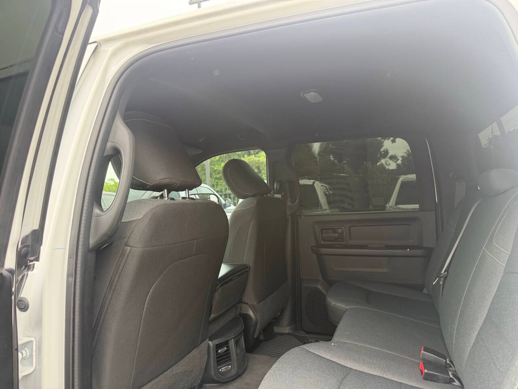 Ram 2500 Vehicle Full-screen Gallery Image 12