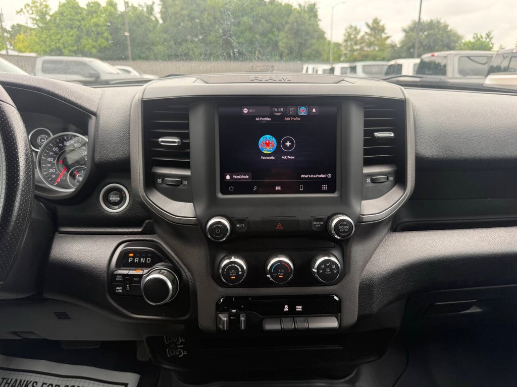 Ram 2500 Vehicle Full-screen Gallery Image 24