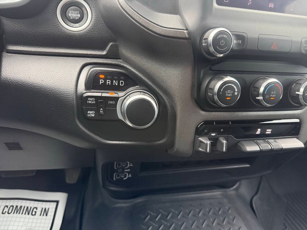 Ram 2500 Vehicle Full-screen Gallery Image 28