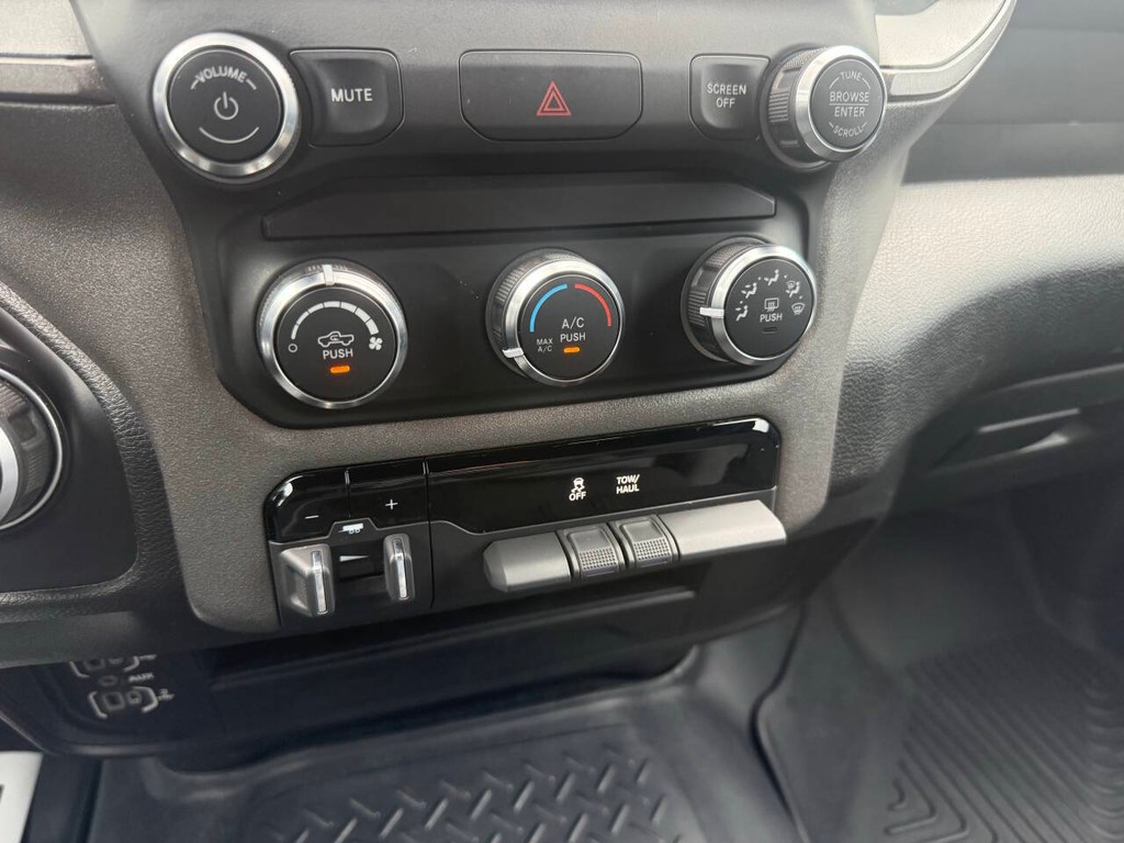 Ram 2500 Vehicle Full-screen Gallery Image 29