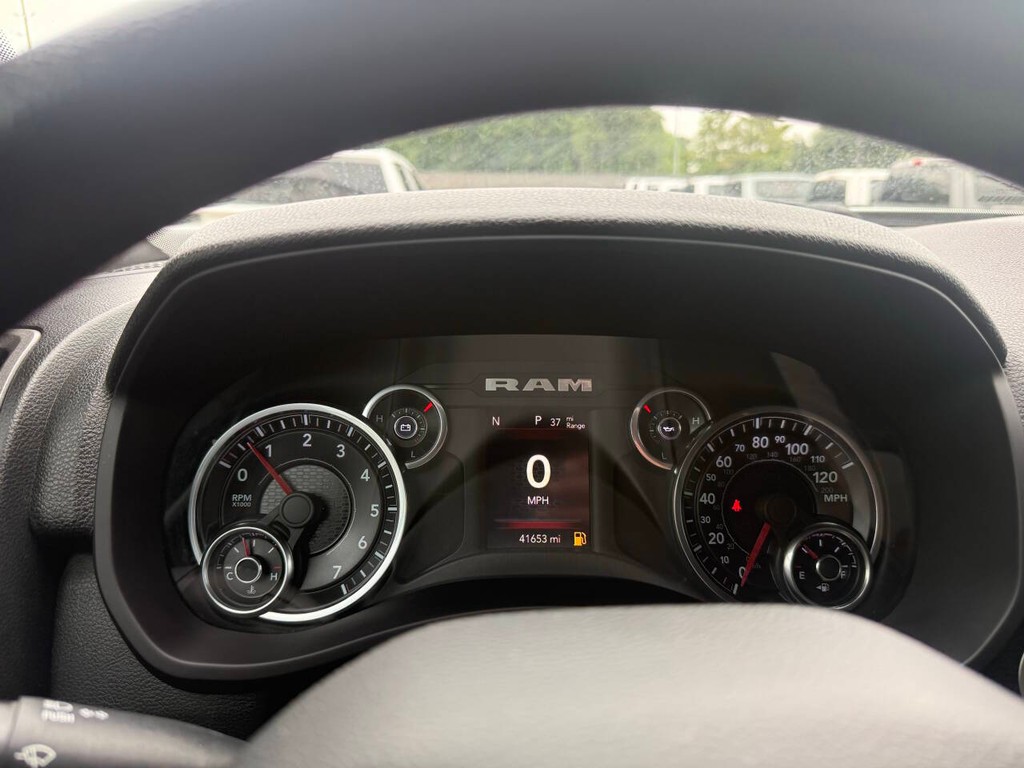 Ram 2500 Vehicle Full-screen Gallery Image 32