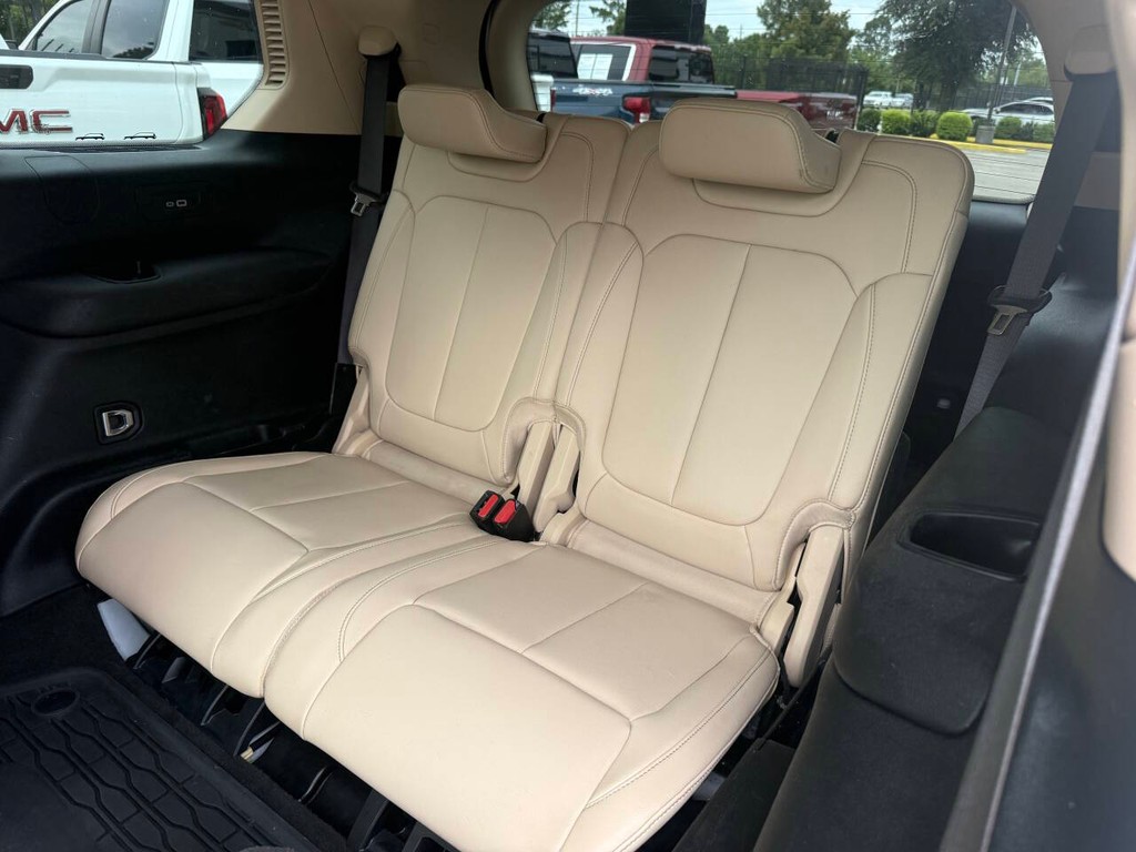 Jeep Grand Cherokee L Vehicle Full-screen Gallery Image 14