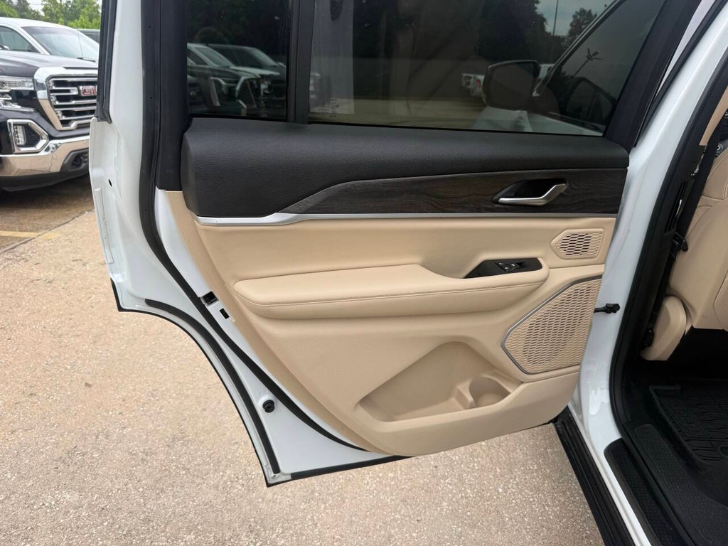 Jeep Grand Cherokee L Vehicle Full-screen Gallery Image 15