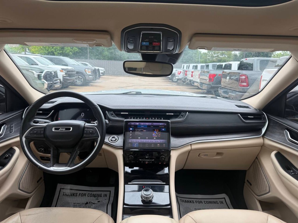 Jeep Grand Cherokee L Vehicle Full-screen Gallery Image 19