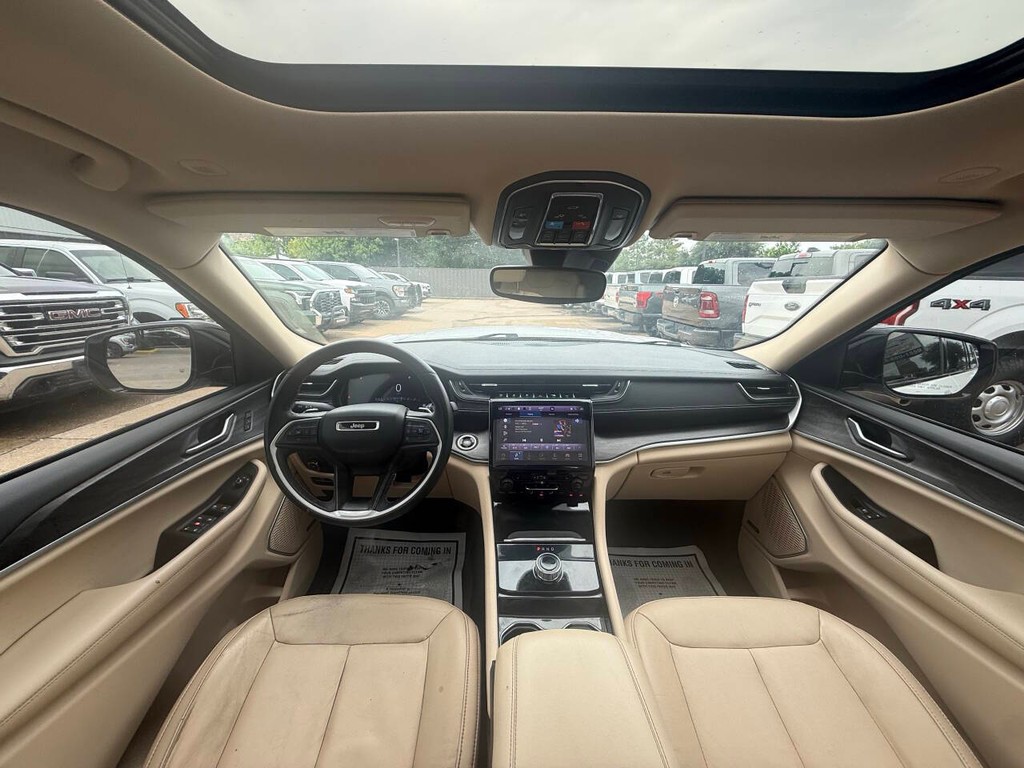 Jeep Grand Cherokee L Vehicle Full-screen Gallery Image 20
