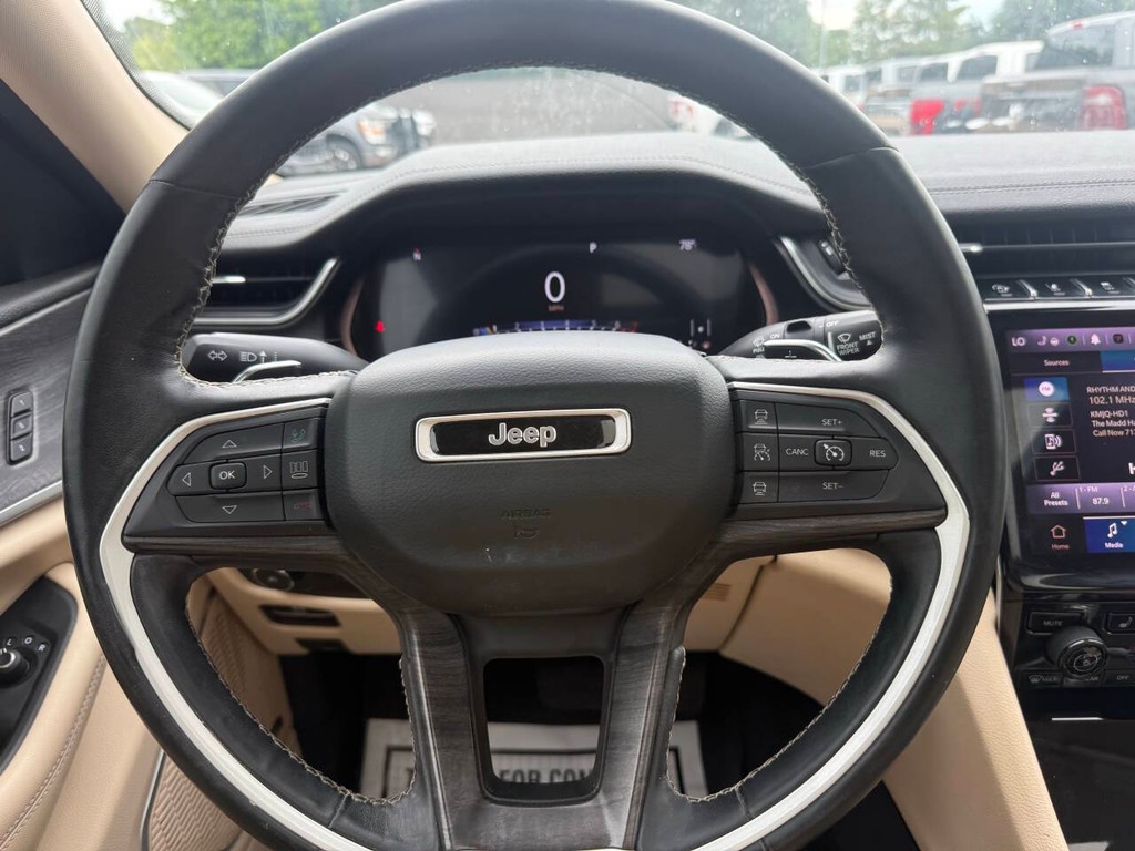Jeep Grand Cherokee L Vehicle Full-screen Gallery Image 33