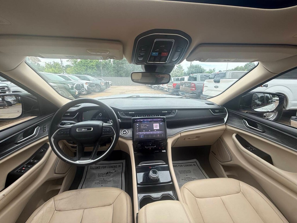 Jeep Grand Cherokee L Vehicle Full-screen Gallery Image 40