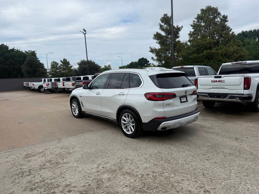 BMW X5 Vehicle Full-screen Gallery Image 04
