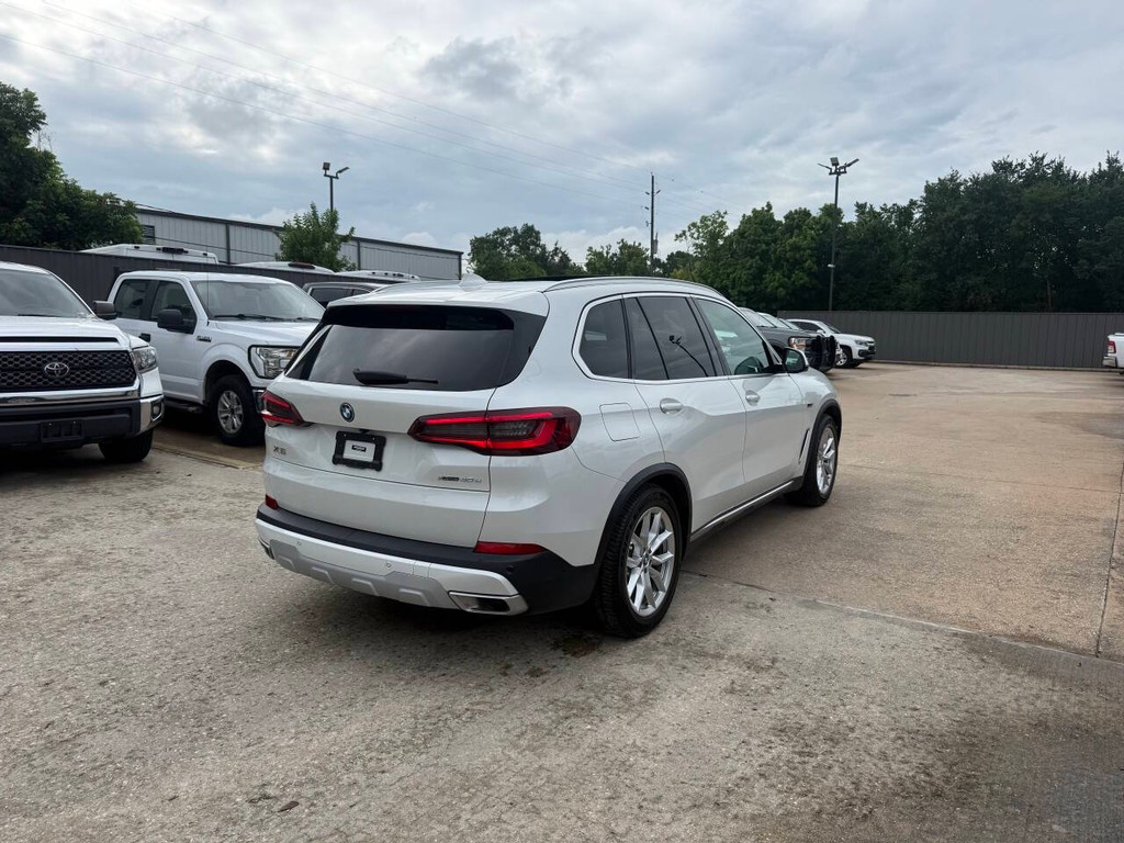 BMW X5 Vehicle Full-screen Gallery Image 05