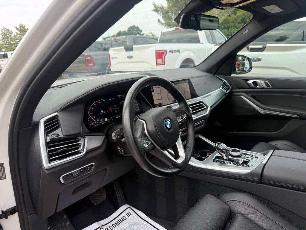 BMW X5 Vehicle Full-screen Gallery Image 06