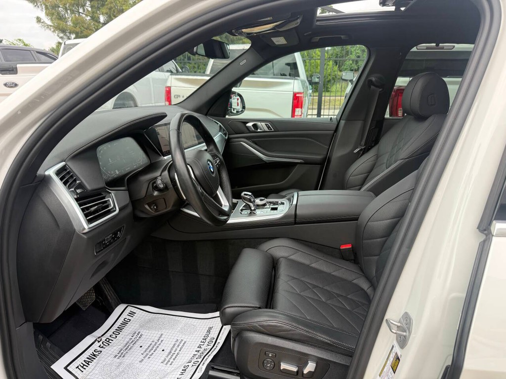 BMW X5 Vehicle Full-screen Gallery Image 07