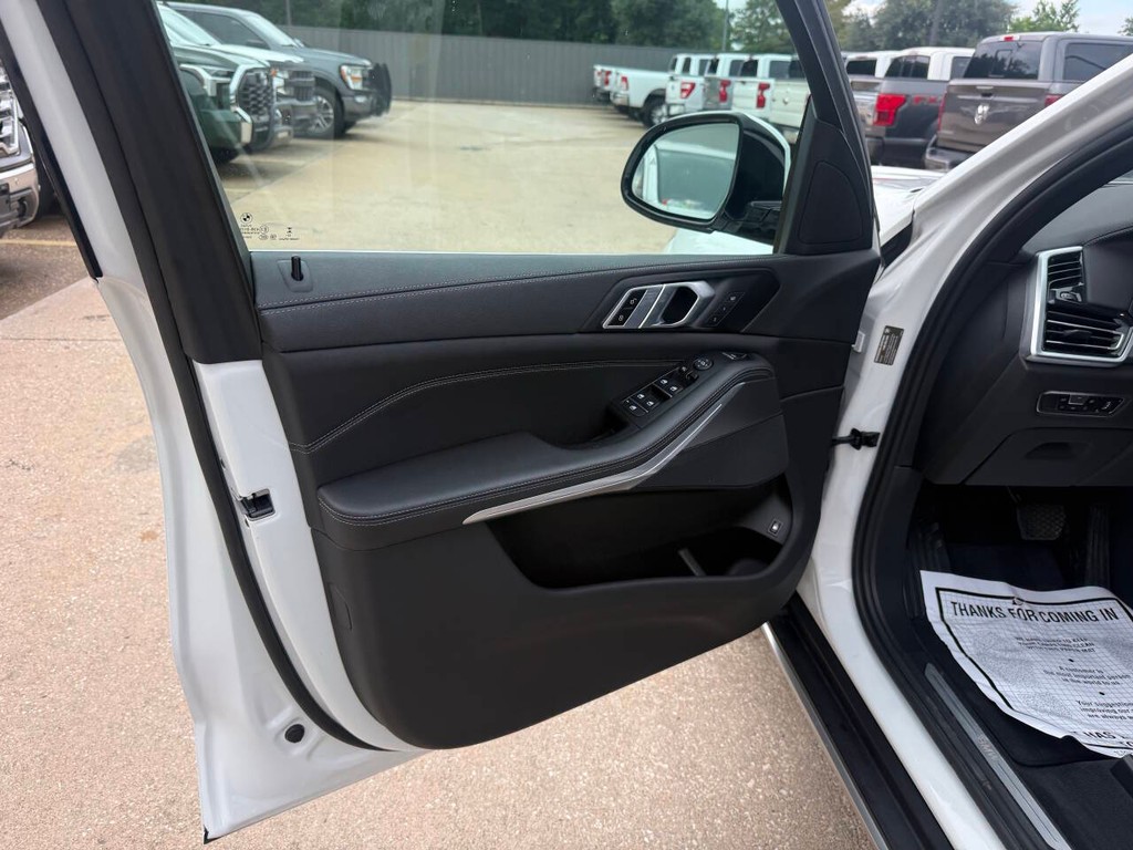 BMW X5 Vehicle Full-screen Gallery Image 08