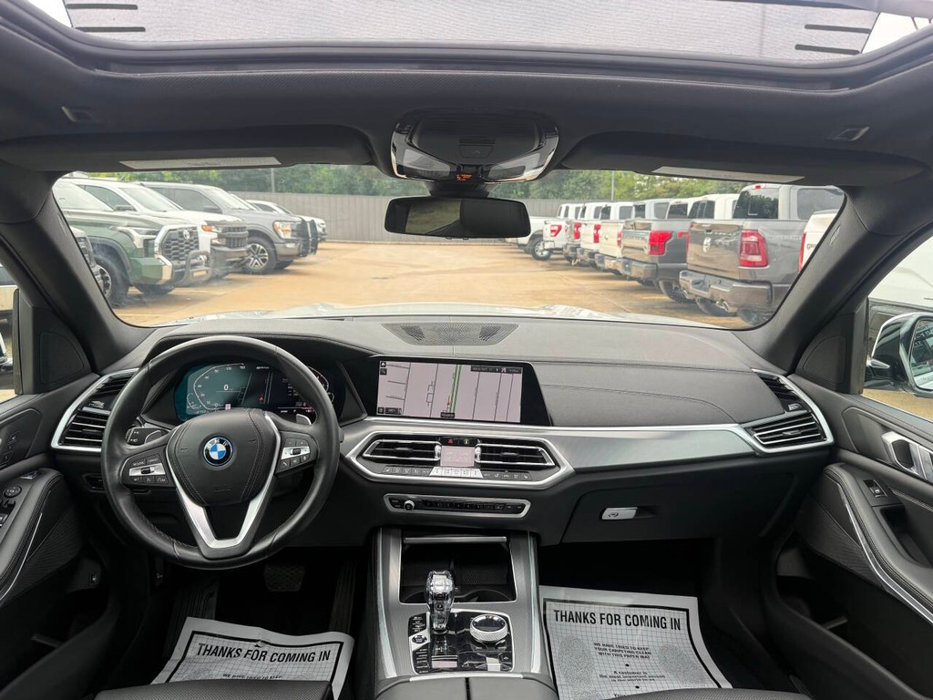 BMW X5 Vehicle Full-screen Gallery Image 17
