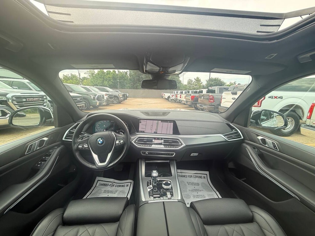 BMW X5 Vehicle Full-screen Gallery Image 18