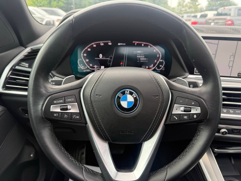 BMW X5 Vehicle Full-screen Gallery Image 23