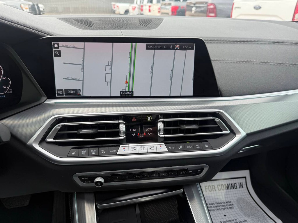 BMW X5 Vehicle Full-screen Gallery Image 24