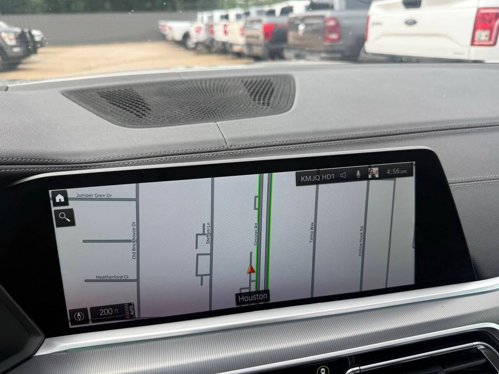 BMW X5 Vehicle Full-screen Gallery Image 25