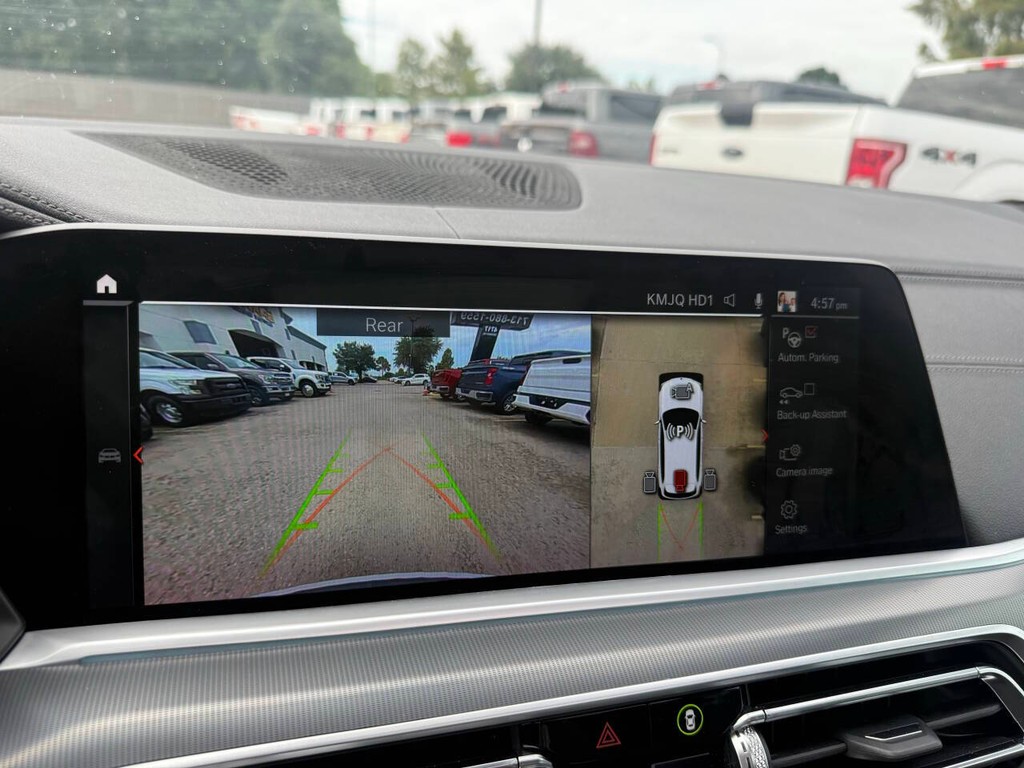 BMW X5 Vehicle Full-screen Gallery Image 26