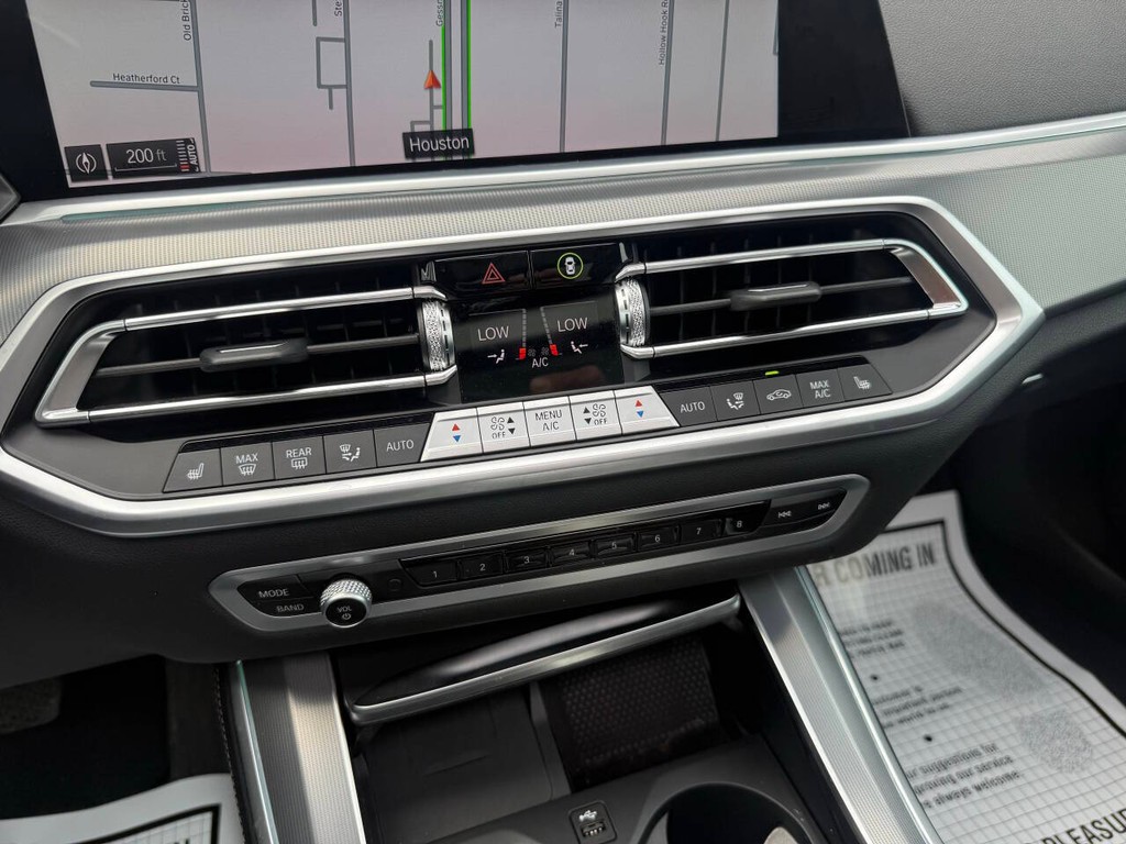 BMW X5 Vehicle Full-screen Gallery Image 27