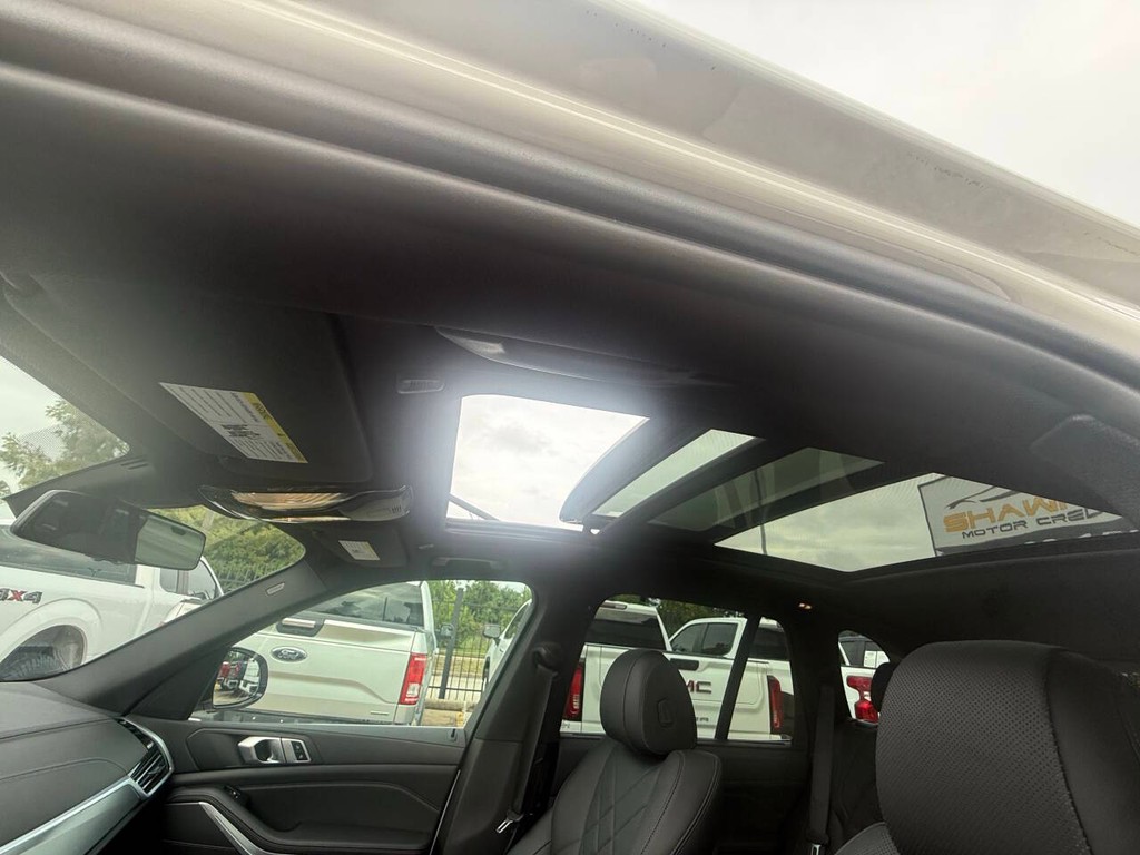 BMW X5 Vehicle Full-screen Gallery Image 30