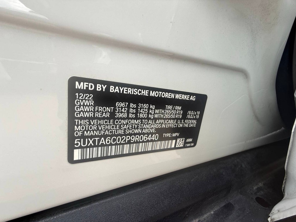 BMW X5 Vehicle Full-screen Gallery Image 35
