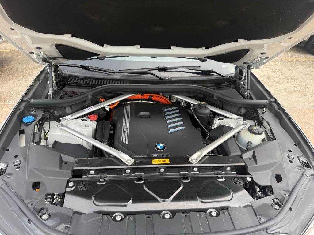 BMW X5 Vehicle Full-screen Gallery Image 36