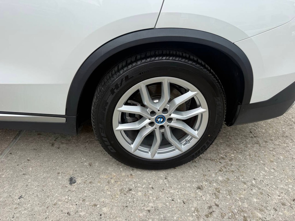 BMW X5 Vehicle Full-screen Gallery Image 37