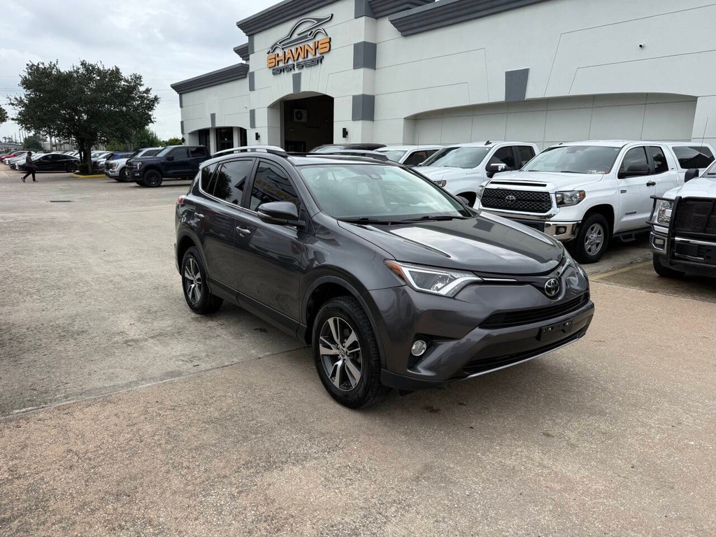 Toyota RAV4 Vehicle Full-screen Gallery Image 02