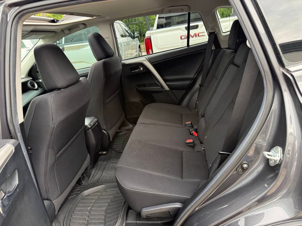 Toyota RAV4 Vehicle Full-screen Gallery Image 13